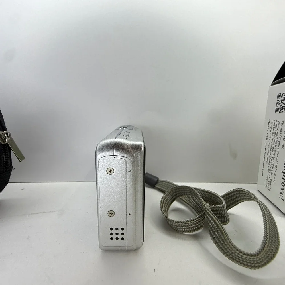 Pentax Optio S5z Silver Digital Camera 5.0MP 3x Zoom Bundle with Charger‎ Case